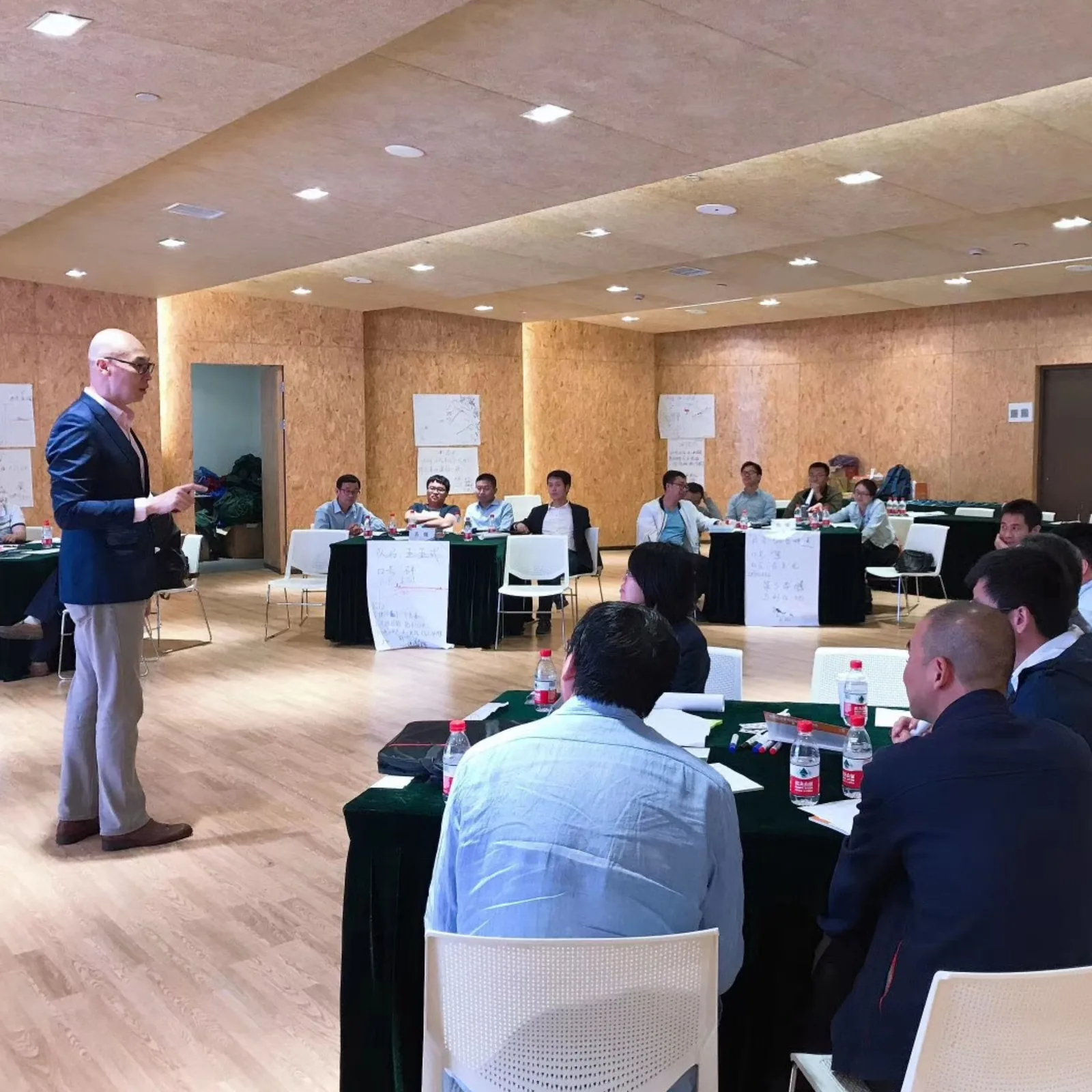 Group discussion and peer learning in leadership program